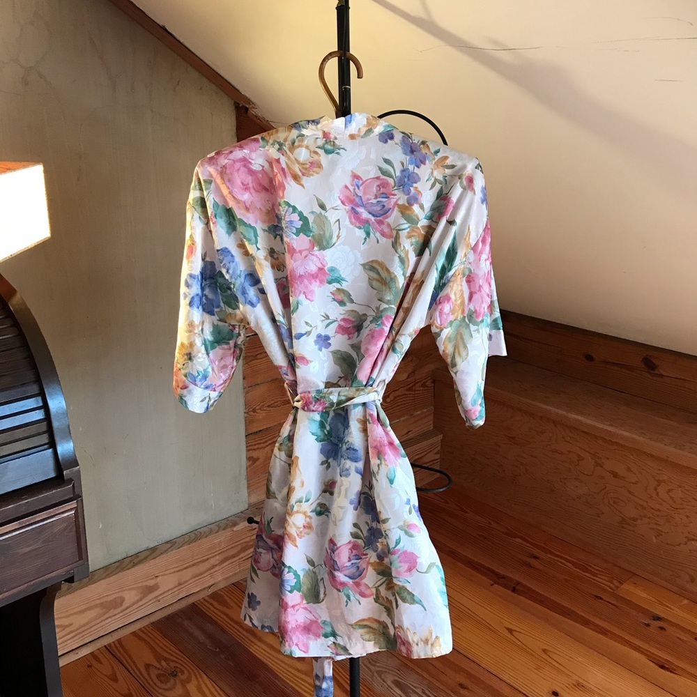 MaryAnn’s Boutique Floral Cream Vintage Multi-Color Robe, EUC, L - Picture 2 of 16